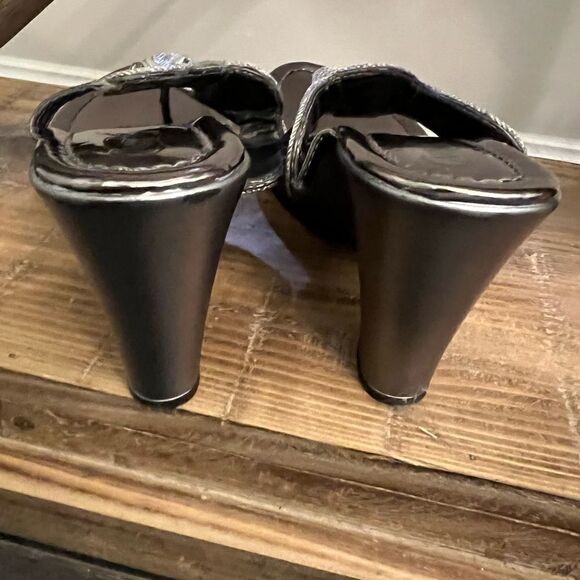 Women’s Carlos Santana metallic dress sandal.  Size 8M - Picture 11 of 11